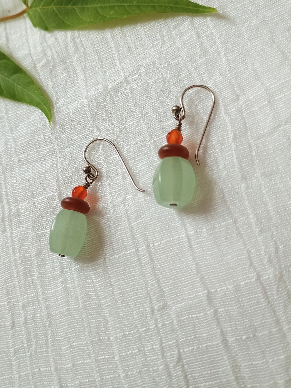 💚 FAIRY CORE GRUNGE 💚 VTG Artisan Crafted, Stacked Gemstone Dangle Earrings